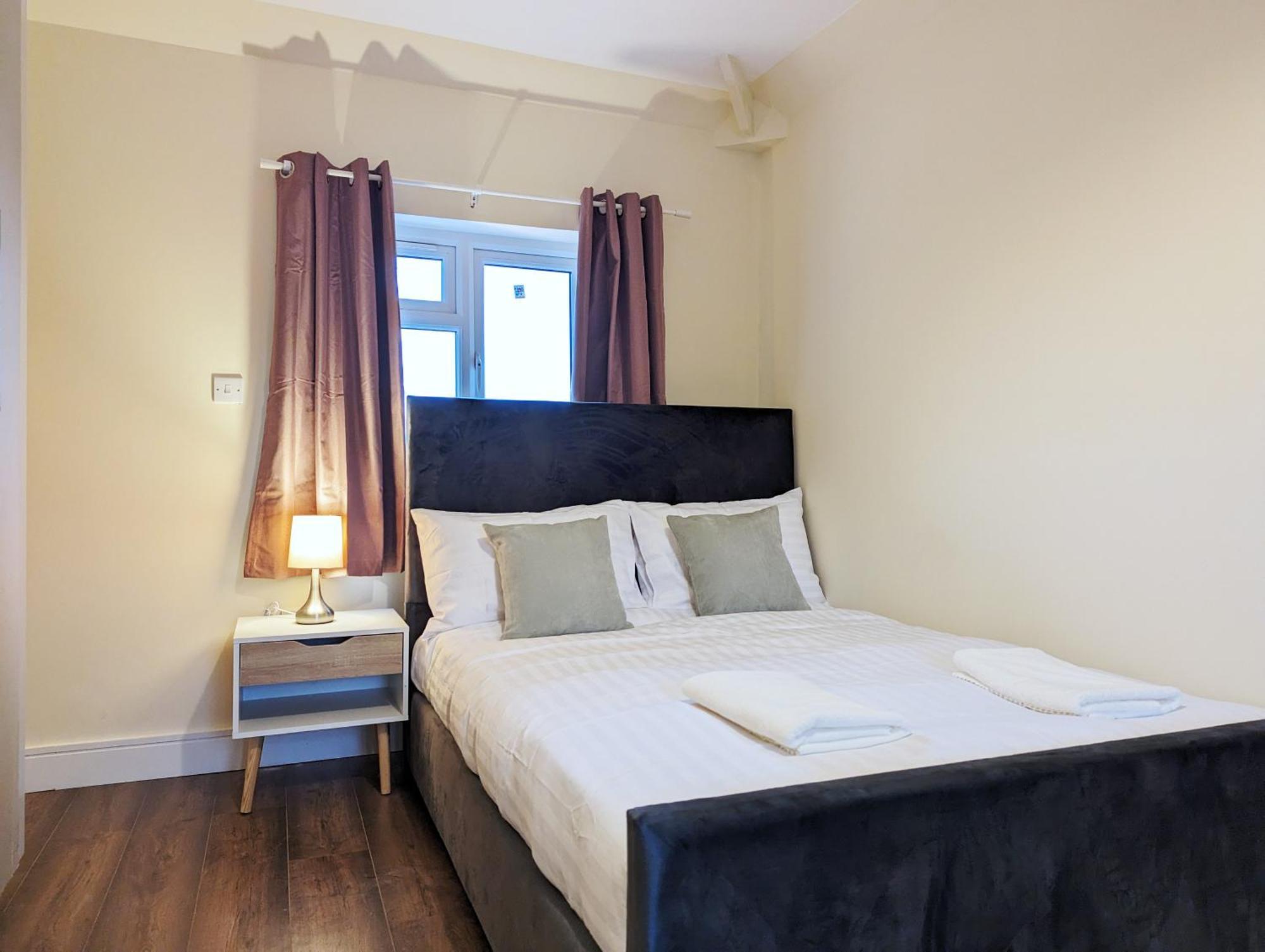 Near City Centre Private Bath Free Parking *