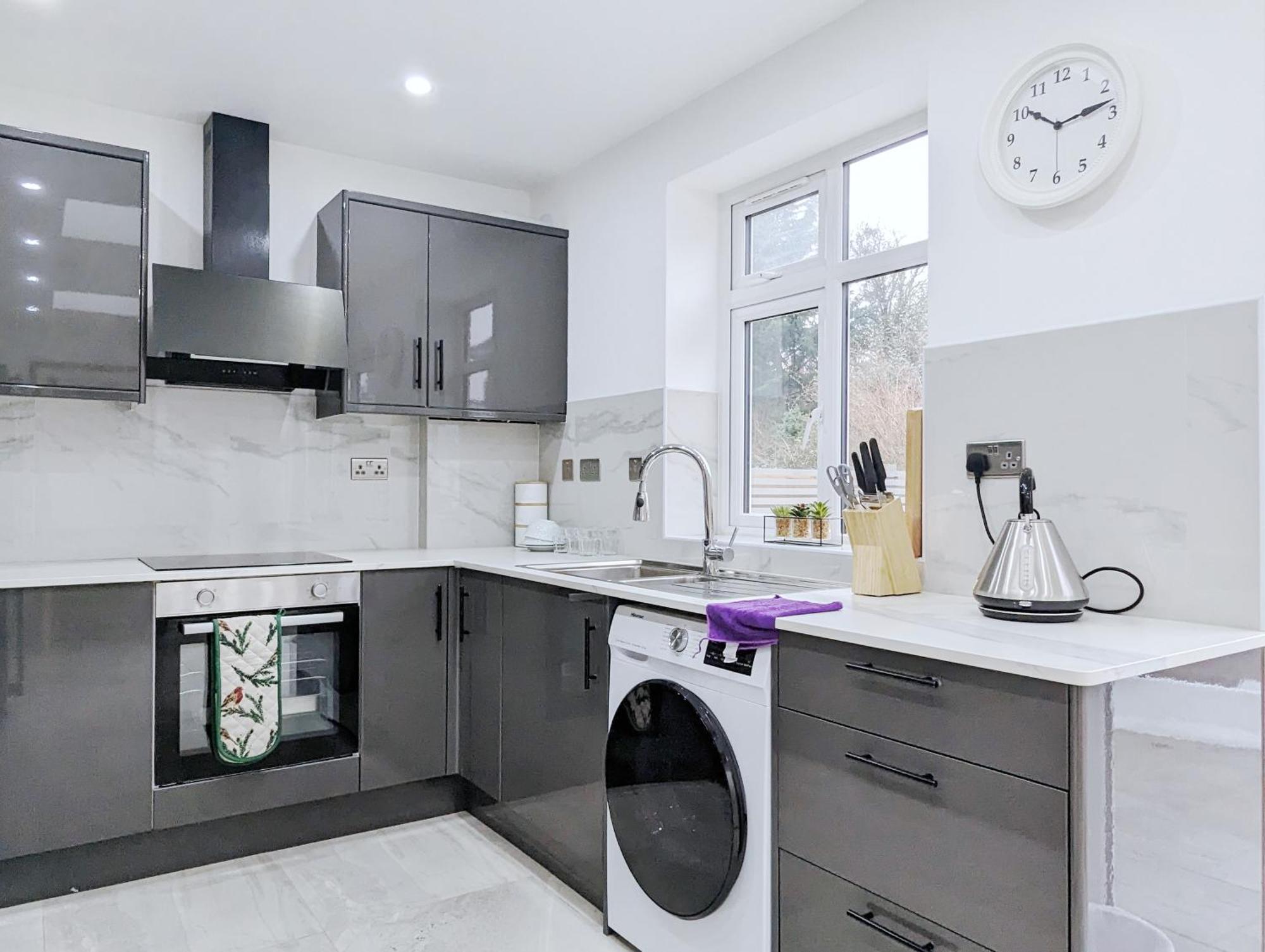 Near City Centre Private Bath Free Parking Vakantiehuis