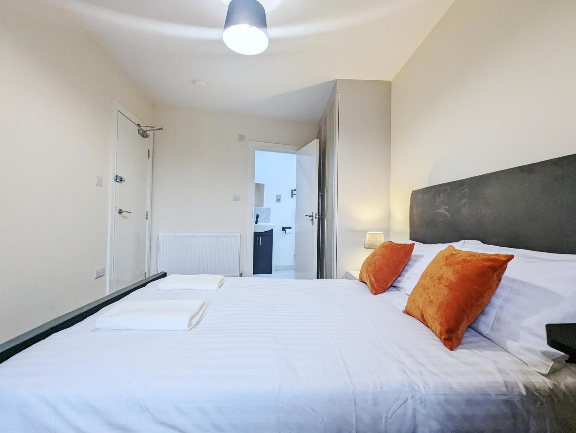Near City Centre Private Bath Free Parking Vakantiehuis