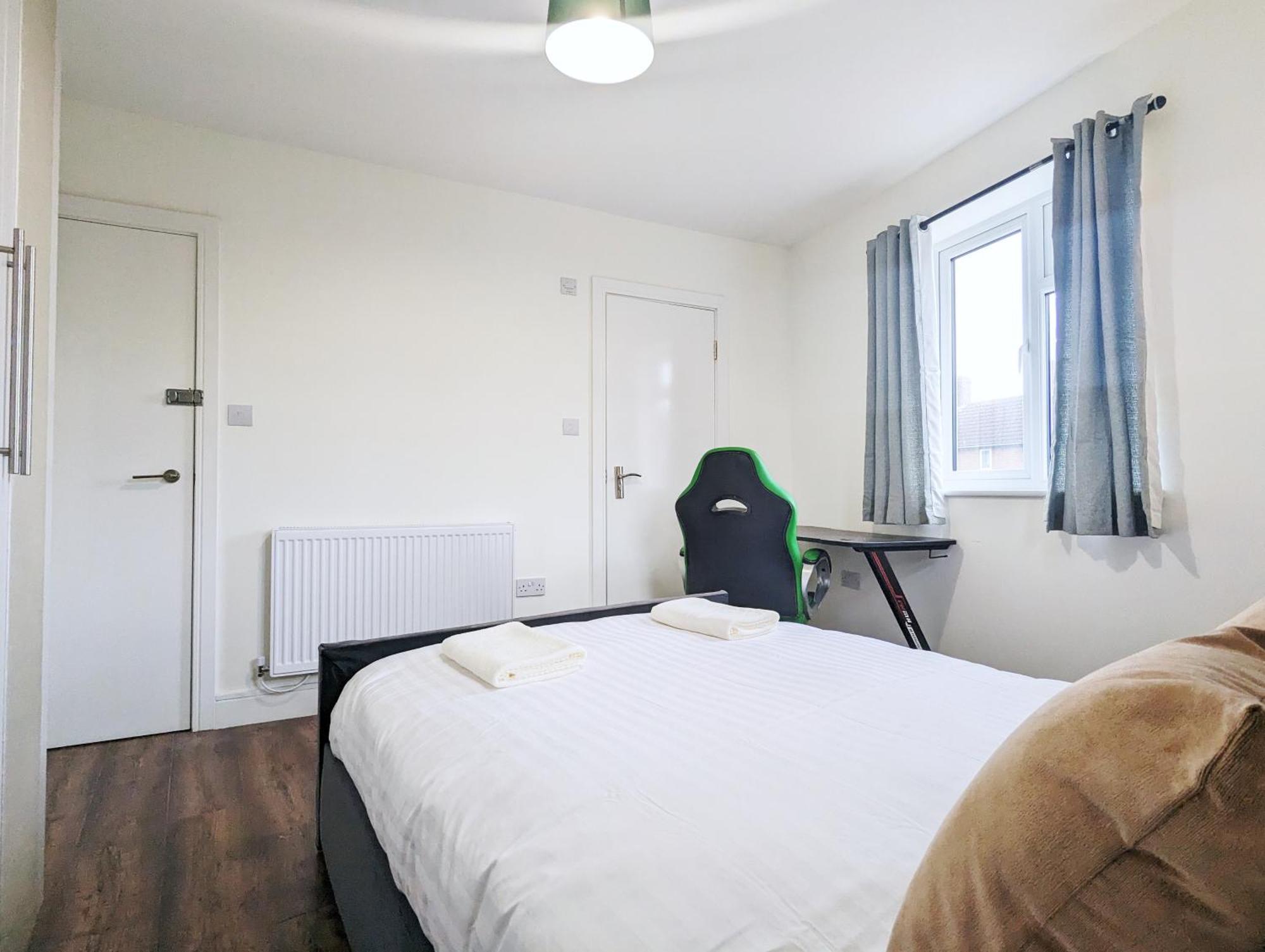 Near City Centre Private Bath Free Parking Vakantiehuis