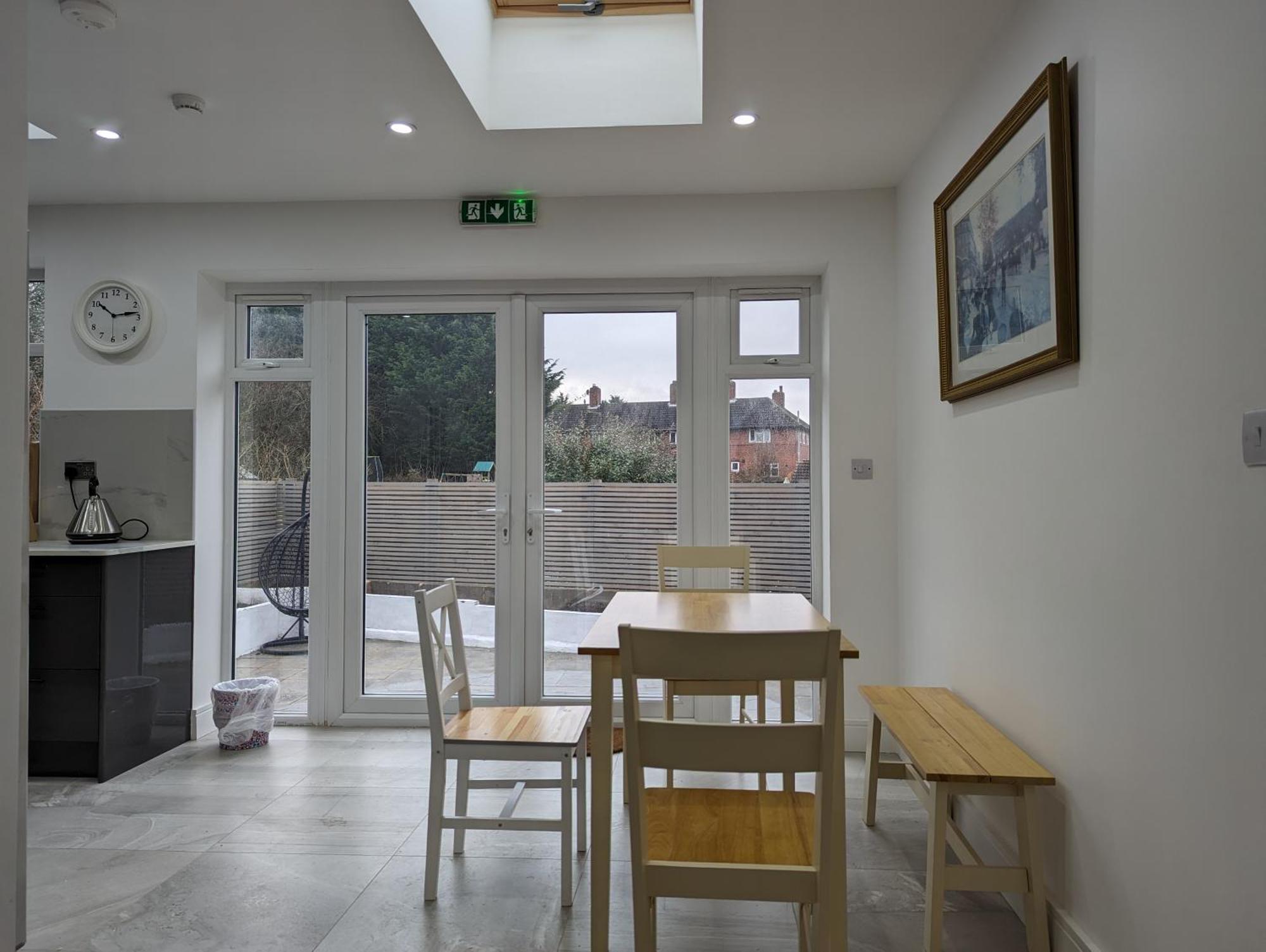 Near City Centre Private Bath Free Parking *