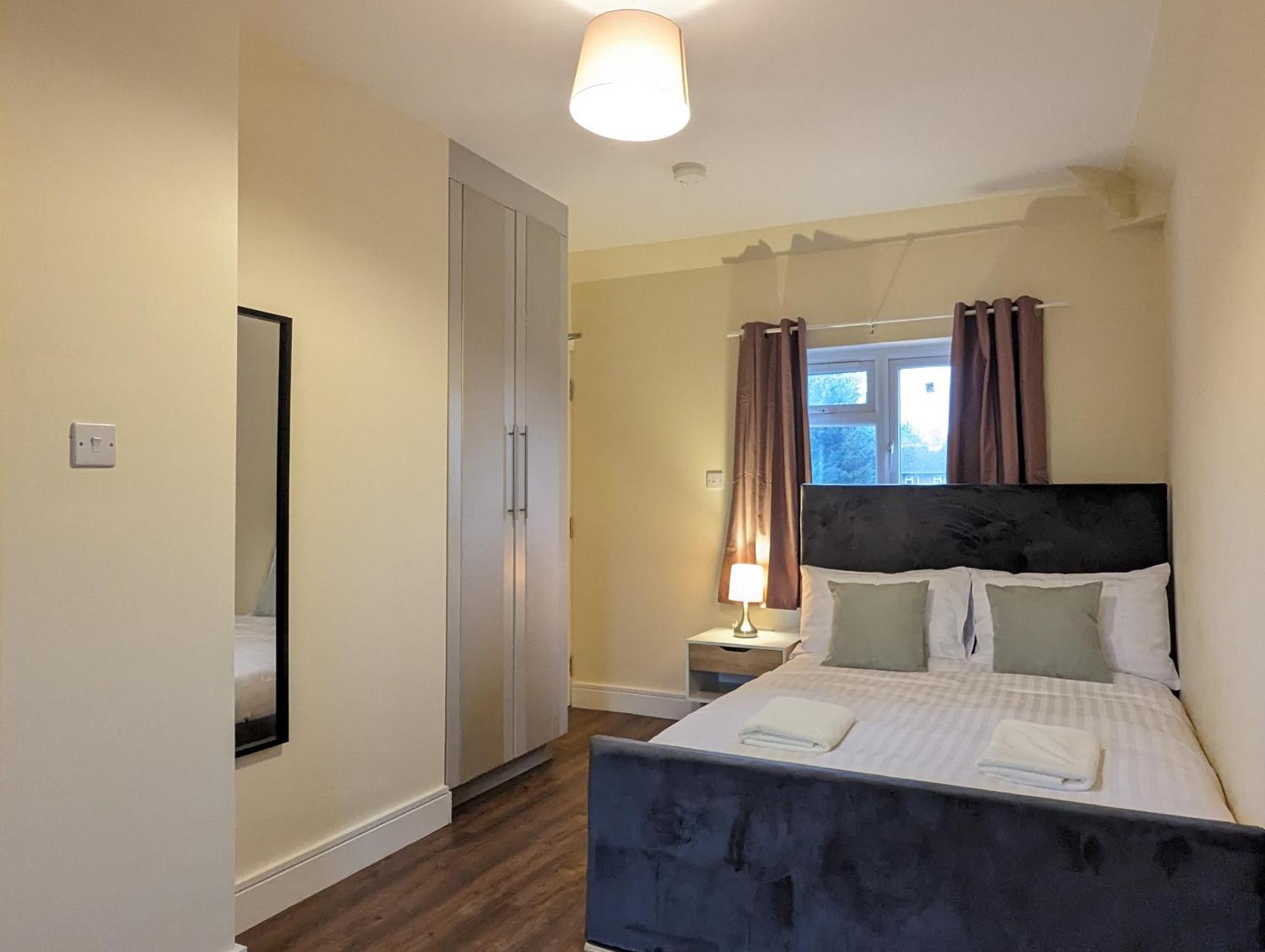 Near City Centre Private Bath Free Parking Vakantiehuis