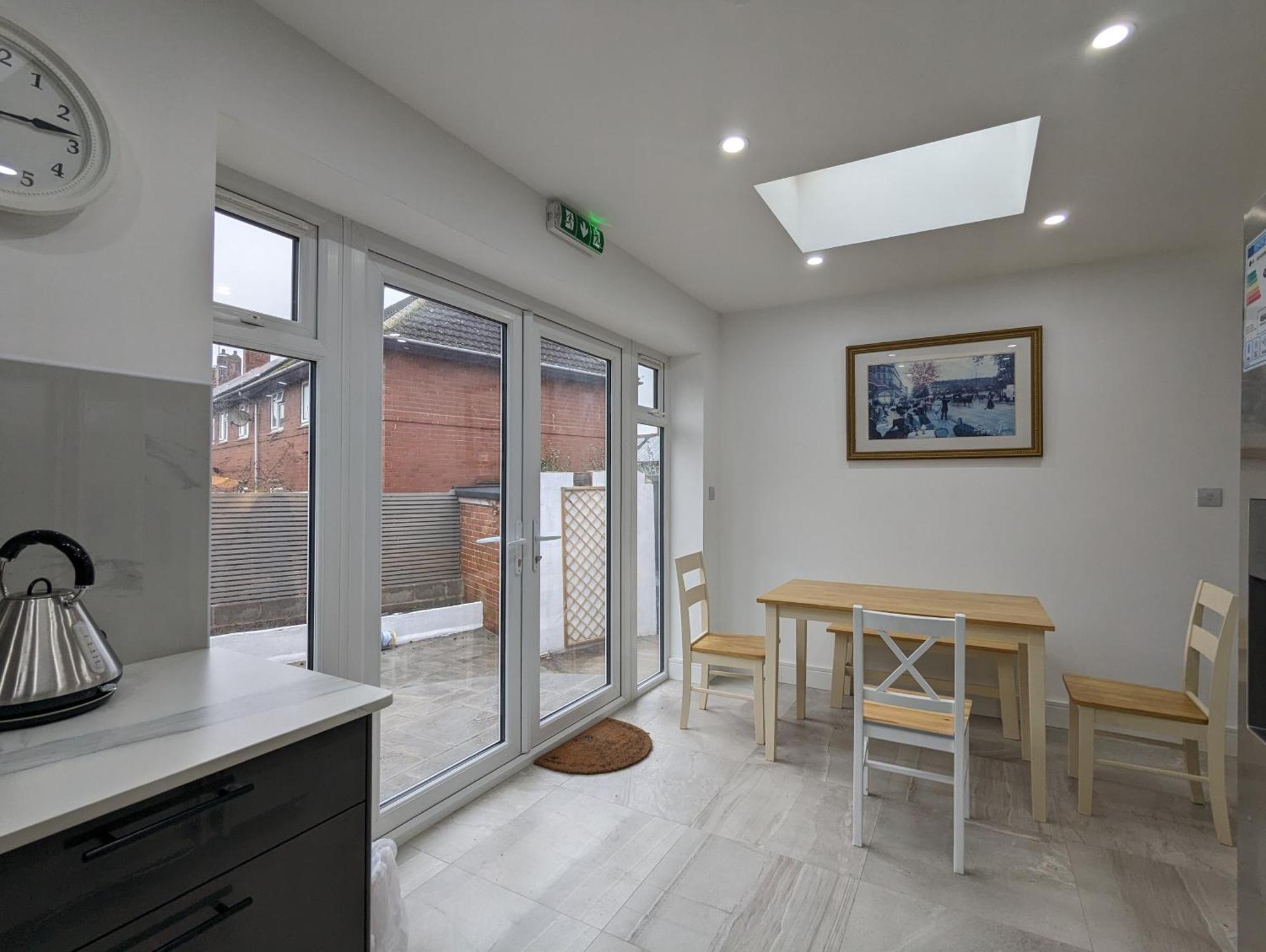 Near City Centre Private Bath Free Parking