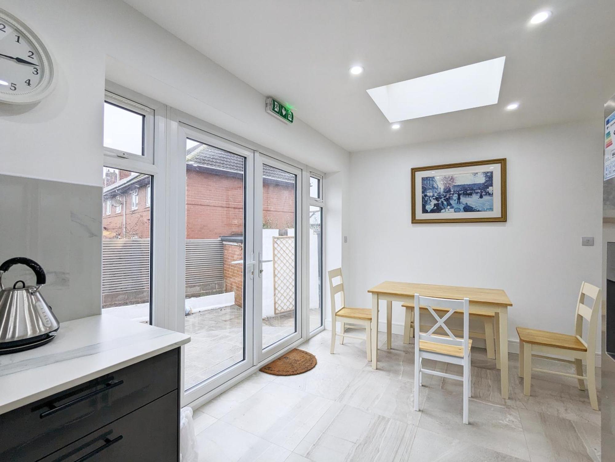 Near City Centre Private Bath Free Parking Holiday home