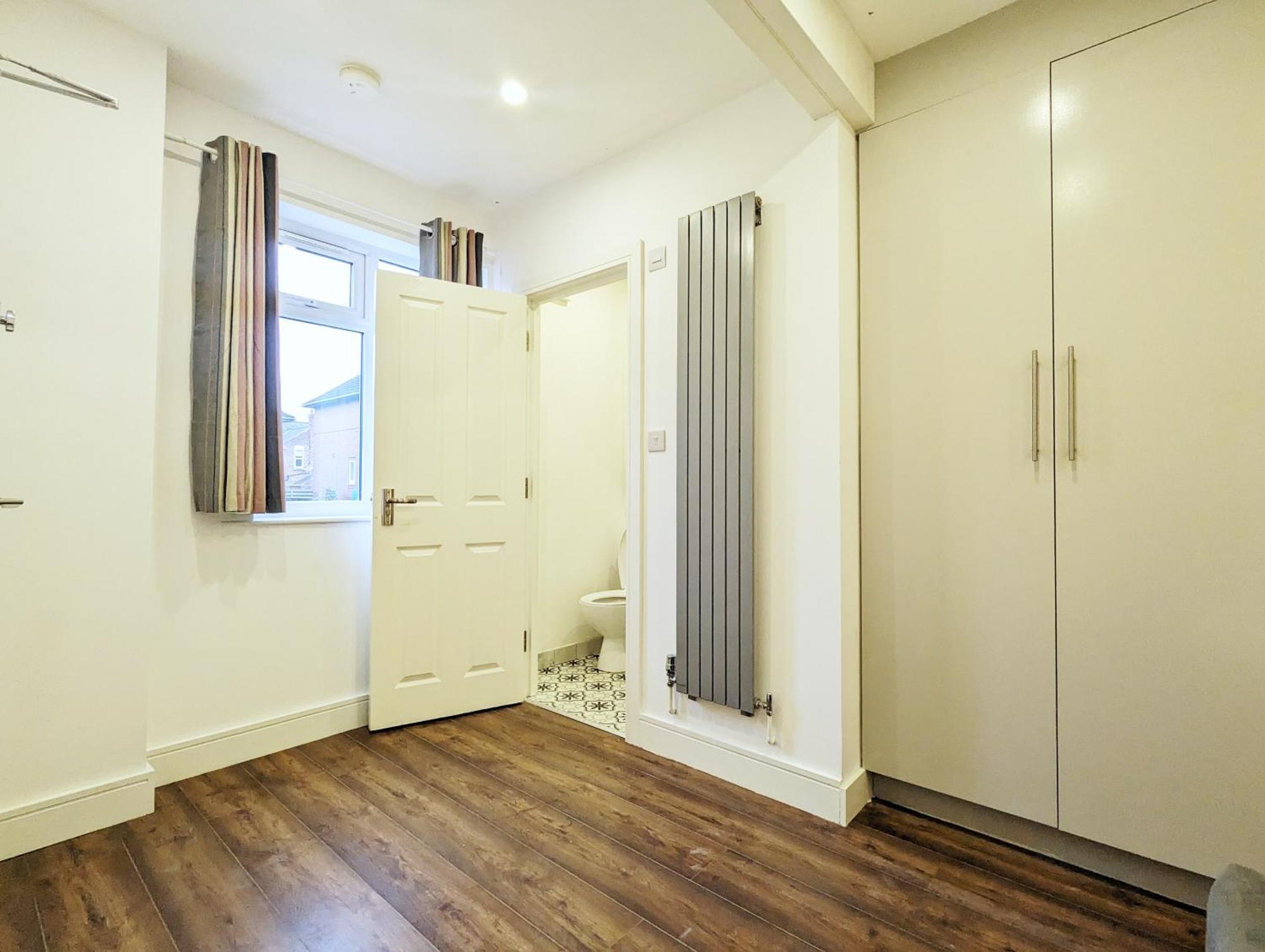 Holiday home Near City Centre Private Bath Free Parking *