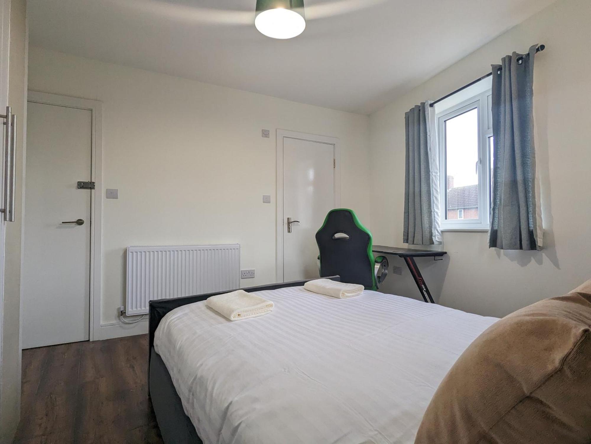 Near City Centre Private Bath Free Parking *