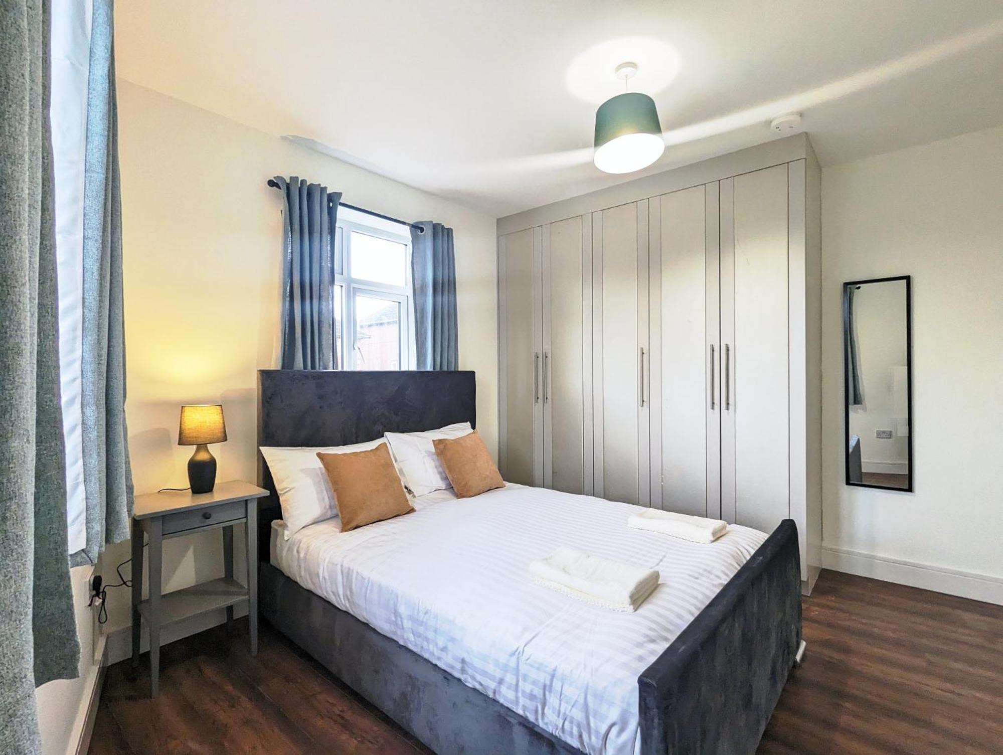 Holiday home Near City Centre Private Bath Free Parking *