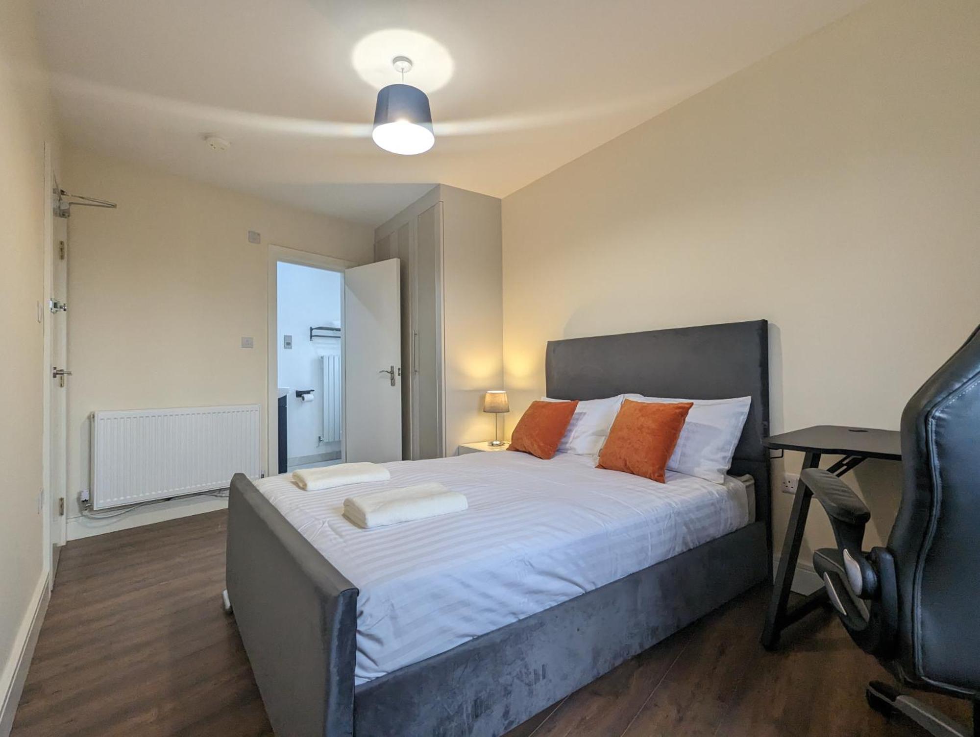 Holiday home Near City Centre Private Bath Free Parking