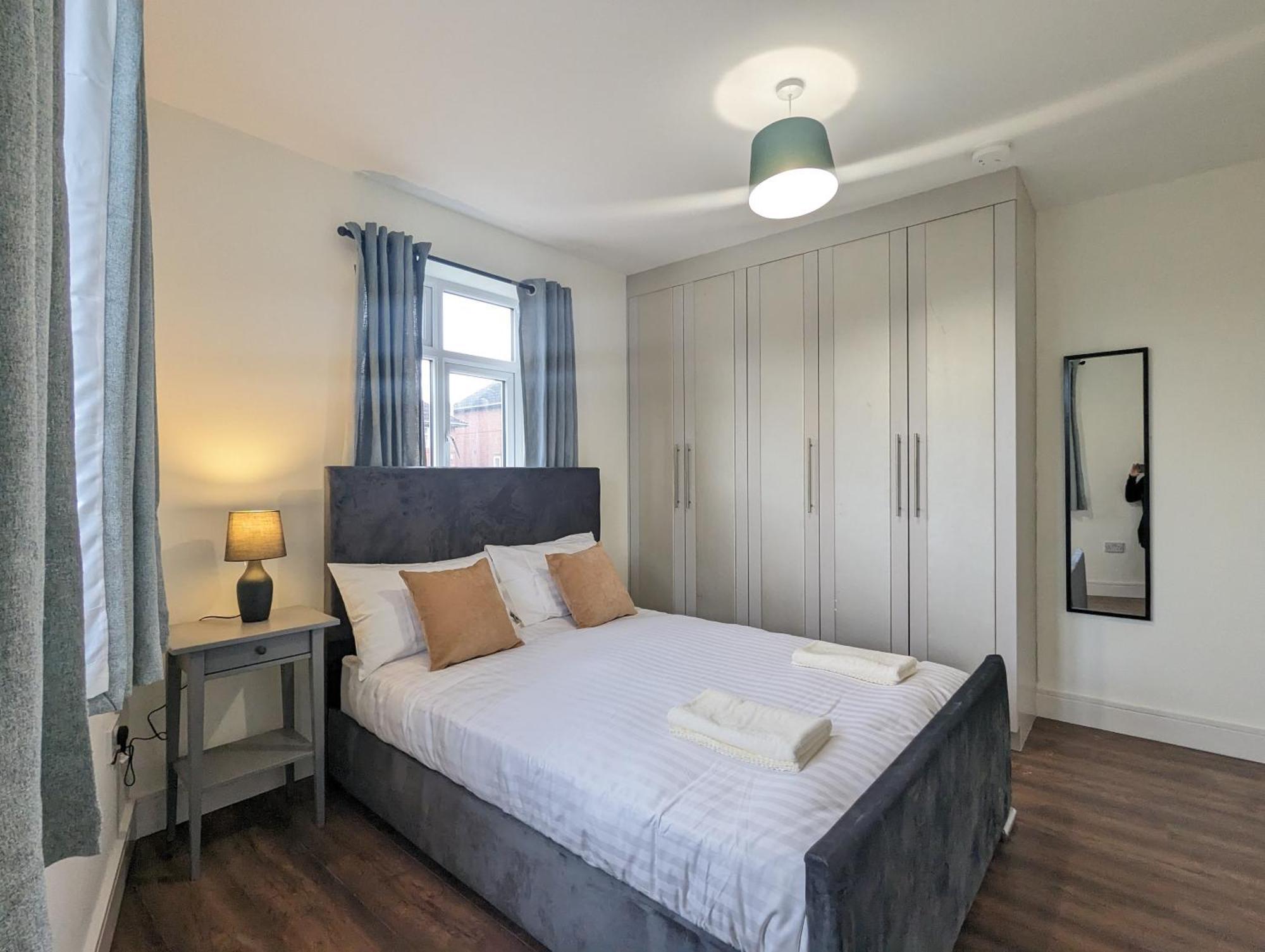 Near City Centre Private Bath Free Parking Holiday home