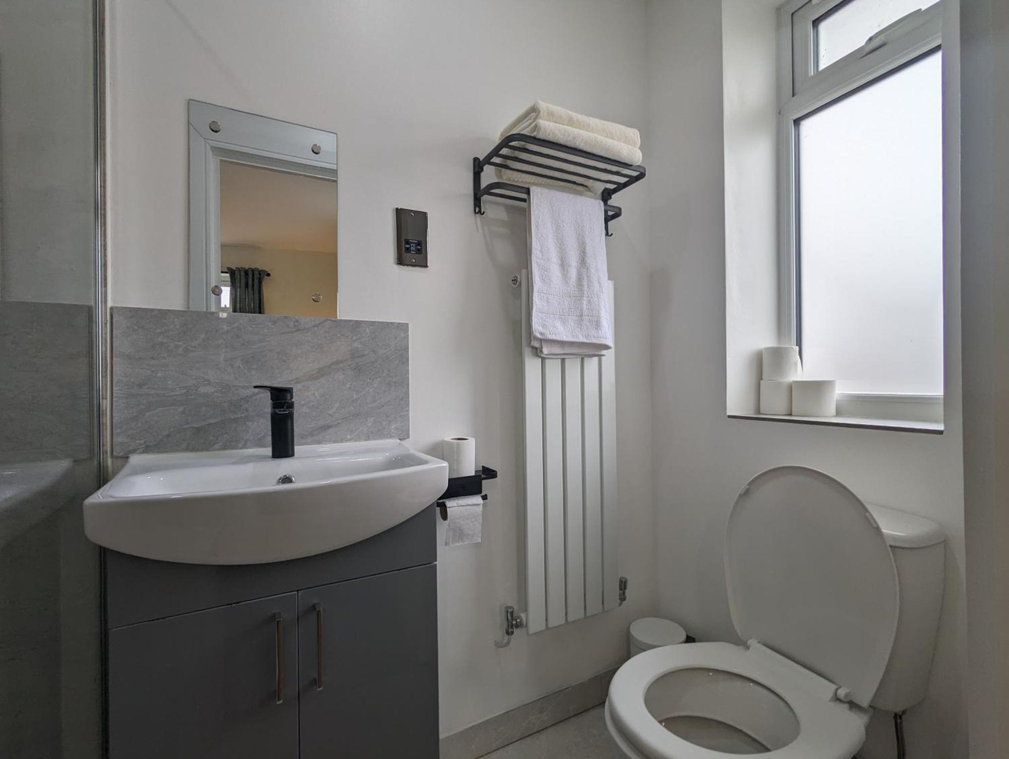 Near City Centre Private Bath Free Parking Holiday home *